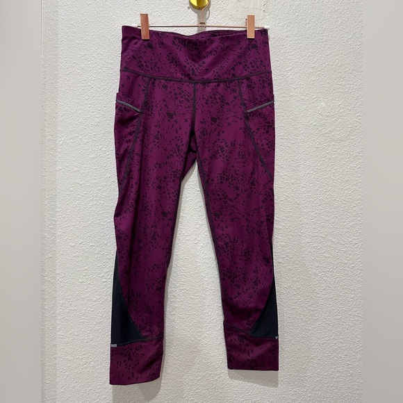 Athleta Burgundy Black Floral Capri 7/8 Like New Leggings Size XS 2-4 - Picture 4 of 9